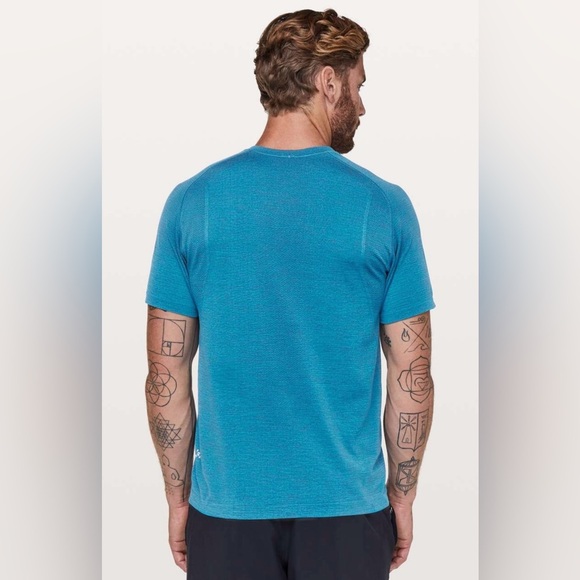 Lululemon Metal Vent Tech Short Sleeve Size XL
Poseidon / Amalfi Blue - Picture 2 of 7